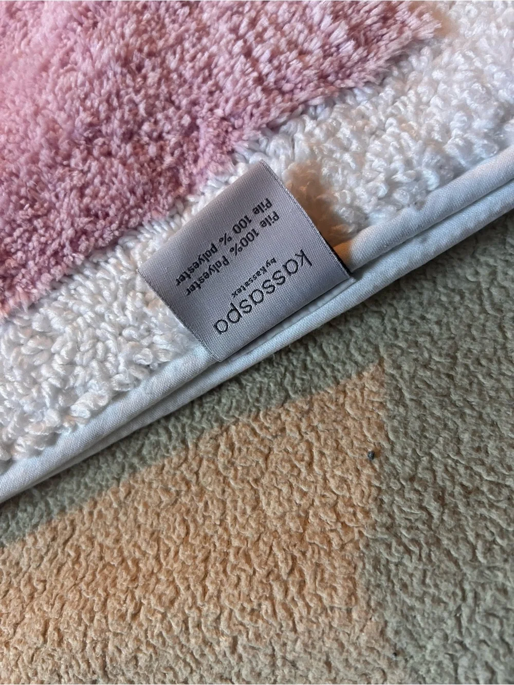 KASSATEX 21x34 Pink And White Cheerful Ghosts Plush Bath Rug NWTS